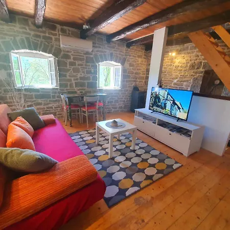 Holiday home Casa Leonarda, Old Authentic Istrian Stone House Near Motovun, Istria