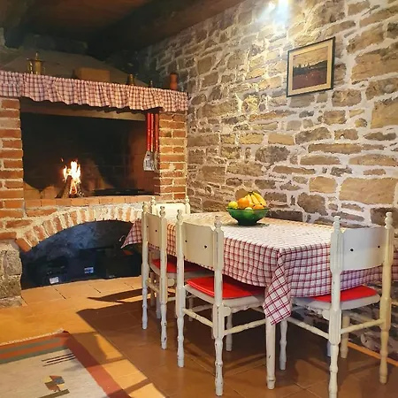 Holiday home Casa Leonarda, Old Authentic Istrian Stone House Near Motovun, Istria *