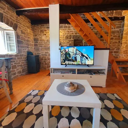 Holiday home Casa Leonarda, Old Authentic Istrian Stone House Near Motovun, Istria *