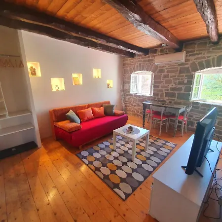 Casa Leonarda, Old Authentic Istrian Stone House Near Motovun, Istria Holiday home *