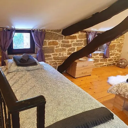 Dom wakacyjny Casa Leonarda, Rustic Istrian Stone House, Nature, Peace And Hilltop Views, Near Motovun *