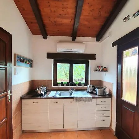 Casa Leonarda, Old Authentic Istrian Stone House Near Motovun, Istria *