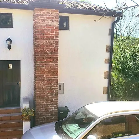 Casa Leonarda, Old Authentic Istrian Stone House Near Motovun, Istria Holiday home *