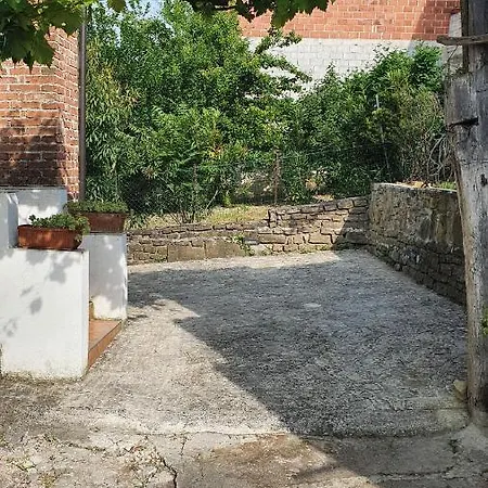 Holiday home Casa Leonarda, Old Authentic Istrian Stone House Near Motovun, Istria *