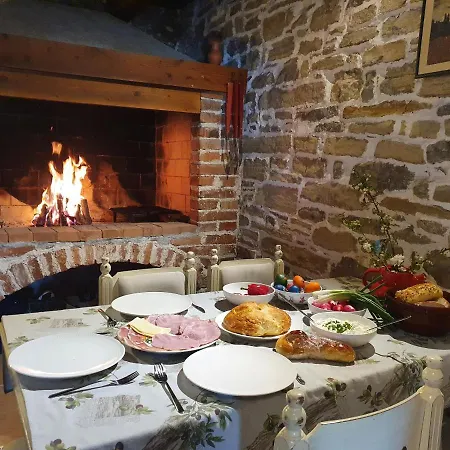 Casa Leonarda, Rustic Istrian Stone House, Nature, Peace And Hilltop Views, Near Motovun Dom wakacyjny Zamask