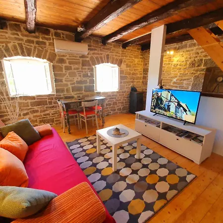 Casa Leonarda, Old Authentic Istrian Stone House Near Motovun, Istria *