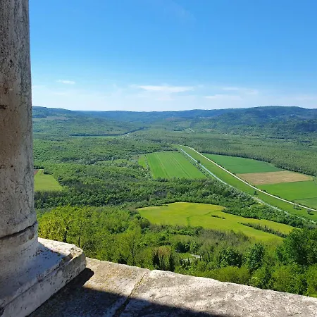 Dom wakacyjny Casa Leonarda, Rustic Istrian Stone House, Nature, Peace And Hilltop Views, Near Motovun Zamask