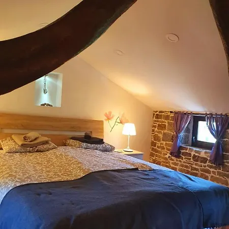 Casa Leonarda, Rustic Istrian Stone House, Nature, Peace And Hilltop Views, Near Motovun Dom wakacyjny