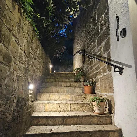 Casa Leonarda, Rustic Istrian Stone House, Nature, Peace And Hilltop Views, Near Motovun Zamask